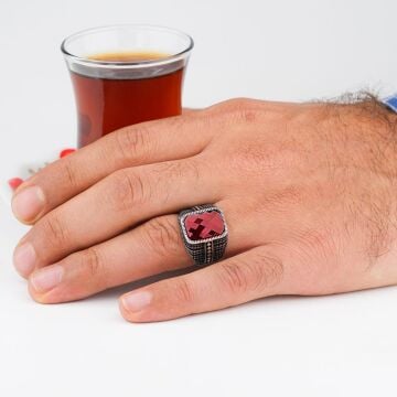 Kırmızı Zirkon Taşlı Faset Kesimli 925 Ayar Gümüş Erkek Yüzük