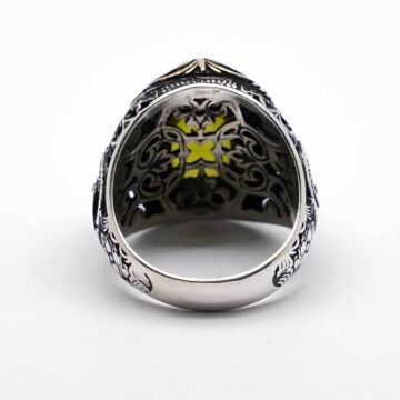 925 Ayar Gümüş Vav Detaylı Sarı Zirkon Taşlı Erkek Yüzük