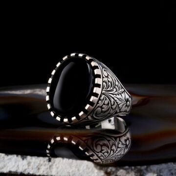 ONİX TAŞLI KALEM İŞLEME MOTİFLİ 925 AYAR GÜMÜŞ ERKEK YÜZÜK