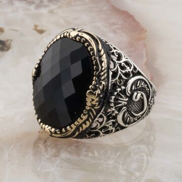 925 Ayar Gümüş Siyah Zirkon Taşlı Vav Detaylı Yüzük