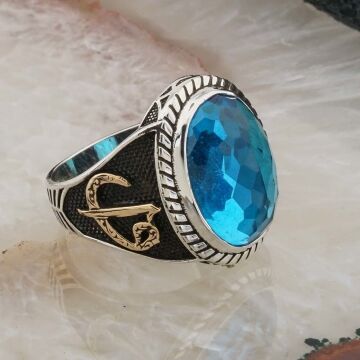 925 Ayar Gümüş Açık Mavi Zirkon Taşlı Erkek Elif Vav Detaylı Yüzük