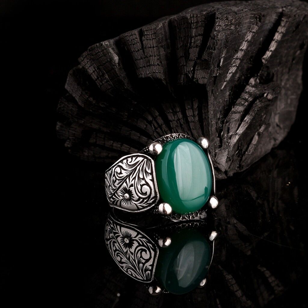 YEŞİL AKİK TAŞLI KALEM İŞLEME MODEL 925 AYAR GÜMÜŞ ERKEK YÜZÜK