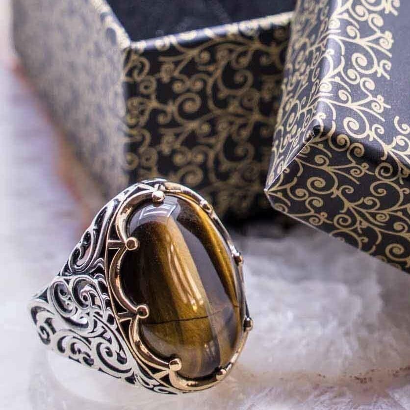 Kaplan Gözü Taşlı Kral Taçlı  Gümüş Yüzük