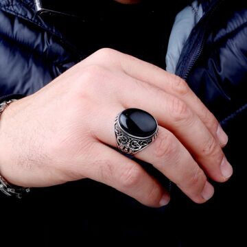 925 Ayar Gümüş Onix Taşlı Desenli Oval Model Erkek Yüzük