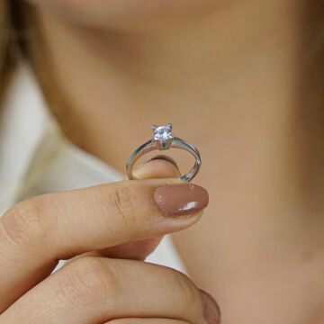 925 Ayar Gümüş Pırlanta Montür Tektaş Yüzük