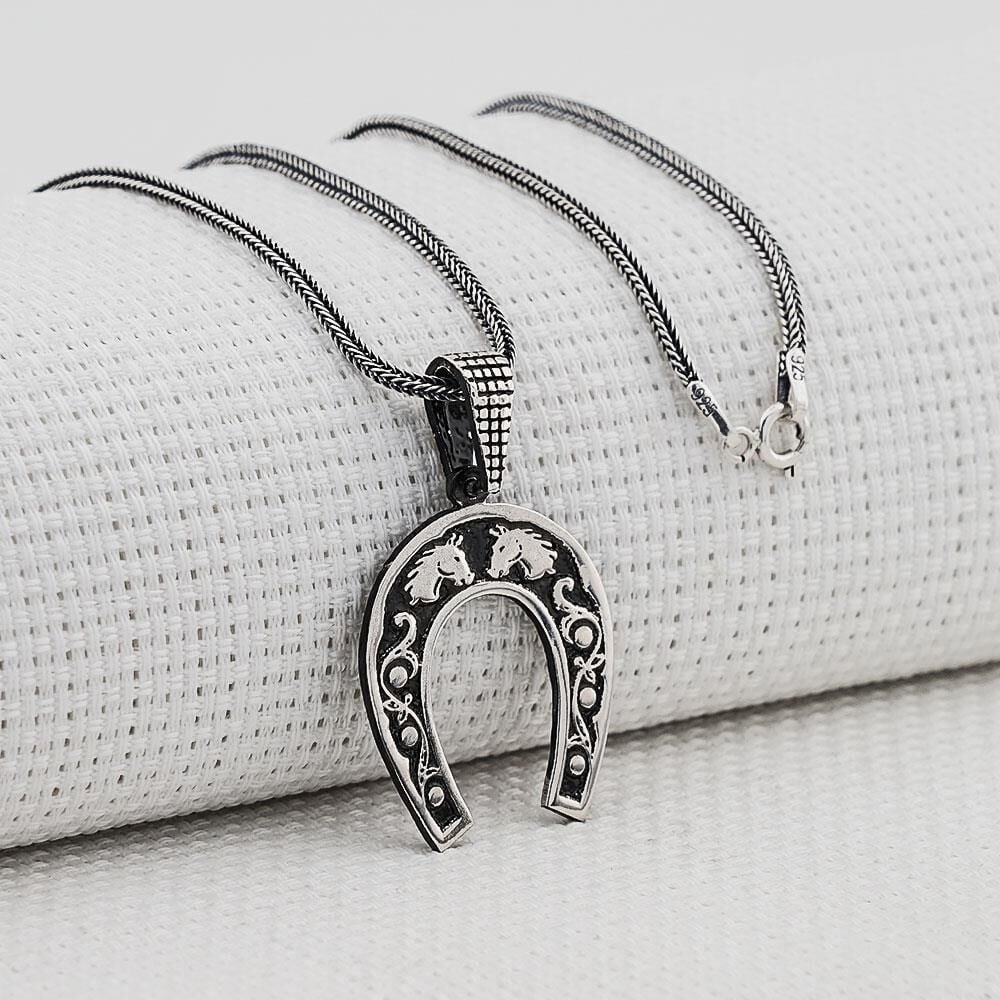 Nal Tasarımlı At Detaylı Kalın Zincirli 925 Ayar Gümüş Kolye