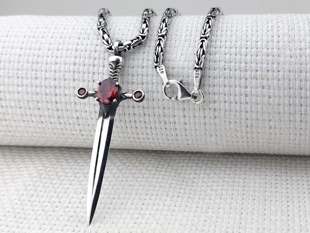 Kırmızı Zirkon Taşlı Kral Zincirli Şovalye Kılıcı 925 Ayar Gümüş Kolye