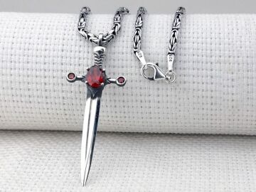 Kırmızı Zirkon Taşlı Kral Zincirli Şovalye Kılıcı 925 Ayar Gümüş Kolye