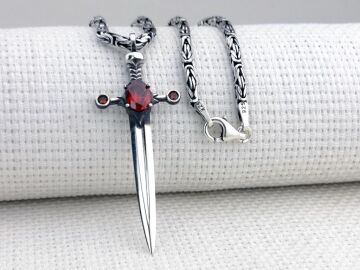 Kırmızı Zirkon Taşlı Kral Zincirli Şovalye Kılıcı 925 Ayar Gümüş Kolye