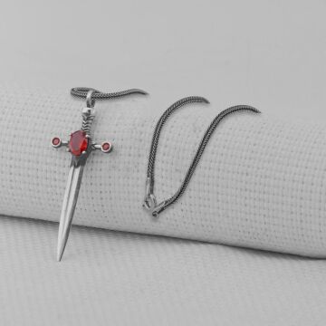 Kırmızı Zirkon Taşlı Şovalye Kılıcı 925 Ayar Gümüş Kolye
