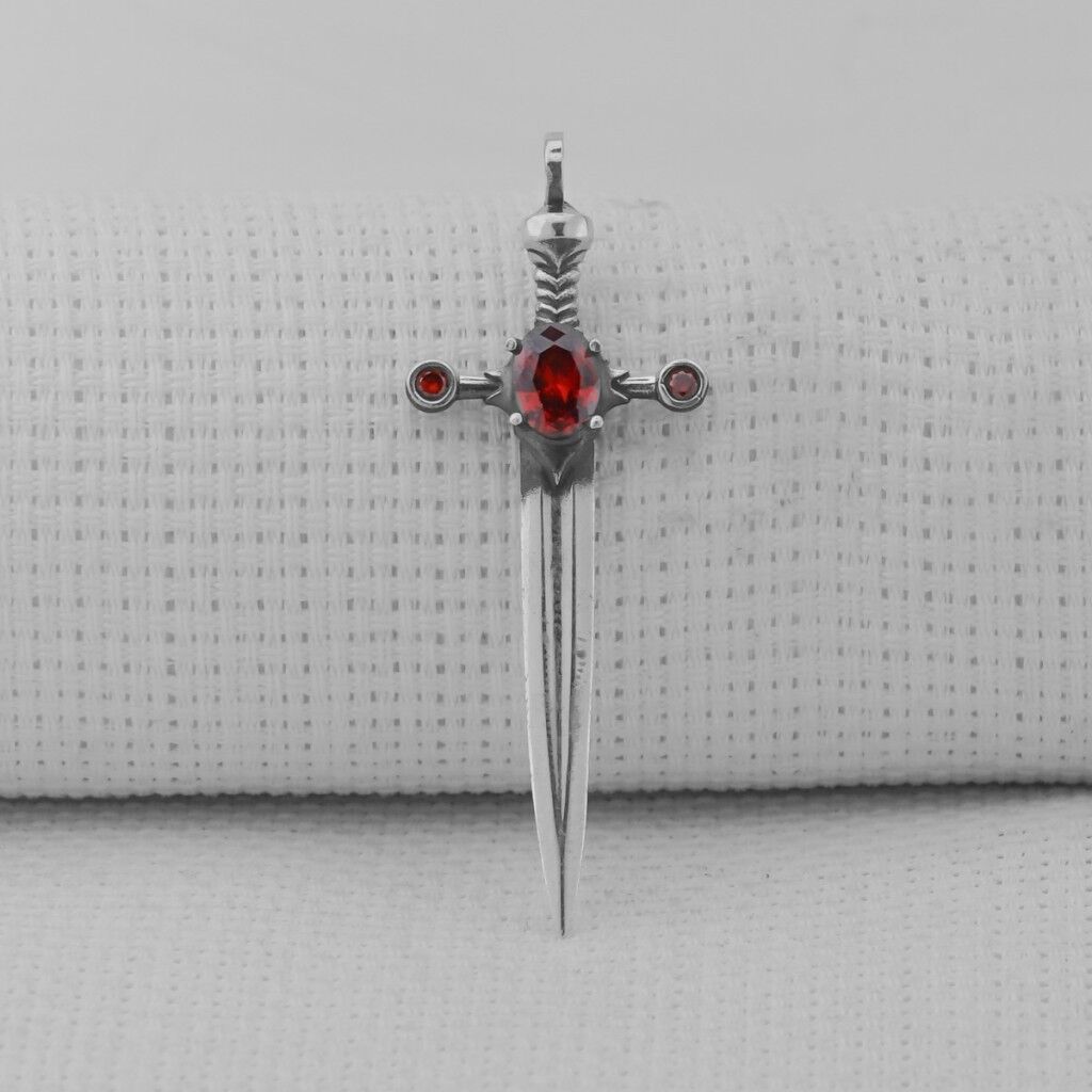 Kırmızı Zirkon Taşlı Şovalye Kılıcı 925 Ayar Gümüş Kolye Ucu