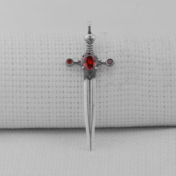 Kırmızı Zirkon Taşlı Şovalye Kılıcı 925 Ayar Gümüş Kolye Ucu