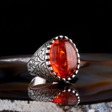 KEHRİBAR TAŞLI KALEM İŞLEME MOTİFLİ 925 AYAR GÜMÜŞ ERKEK YÜZÜK