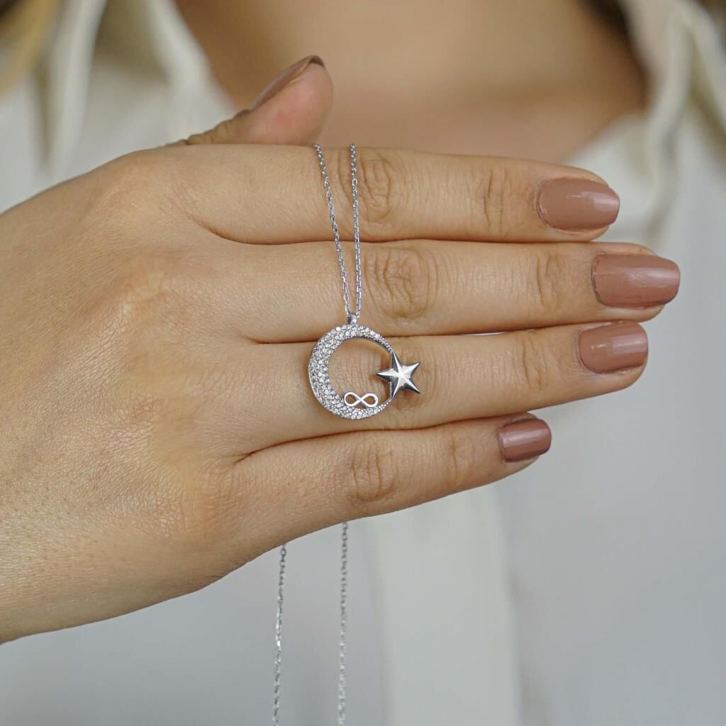 Ay Yıldız Tasarımlı Sonsuzluk Detaylı 925 Ayar Gümüş Kadın Kolye
