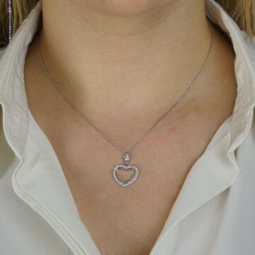 Kalp Tasarımlı Beyaz Zirkon Taşlı 925 Ayar Gümüş Kadın Kolye
