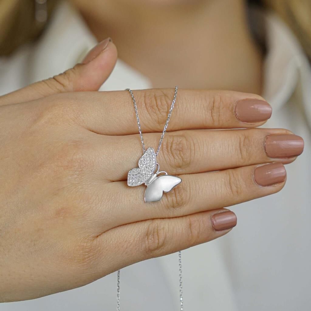 Kelebek Tasarımlı Beyaz Zirkon Taşlı 925 Ayar Gümüş Kadın Kolye