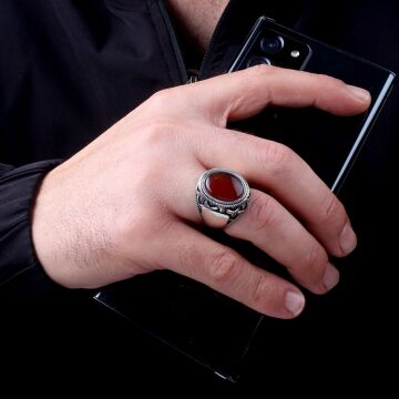 KIRMIZI AKİK TAŞLI OVAL MODEL 925 AYAR GÜMÜŞ ERKEK YÜZÜK