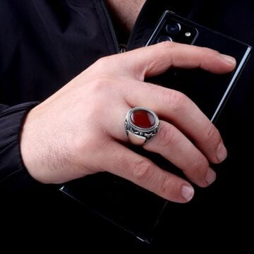 KIRMIZI AKİK TAŞLI OVAL MODEL 925 AYAR GÜMÜŞ ERKEK YÜZÜK