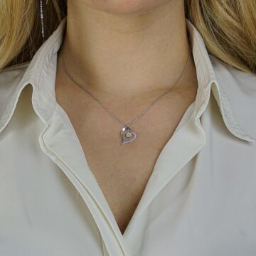 Kalp İçerisinde Papatya Tasarımlı 925 Ayar Gümüş Kadın Kolye