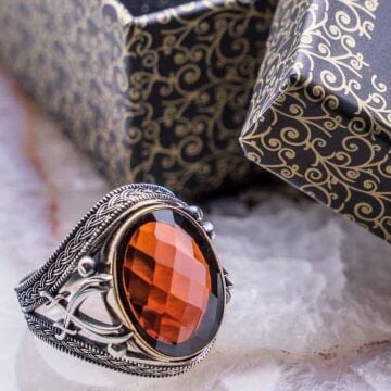 925 Ayar Gümüş Kırmızı Zirkon Taşlı Kılıç Detaylı Yüzük