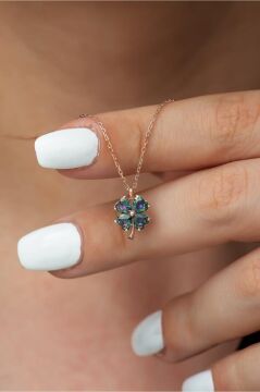 Mistik Topaz Taşlı Yonca Gümüş Kolye Kalp Detaylı Rose Renk