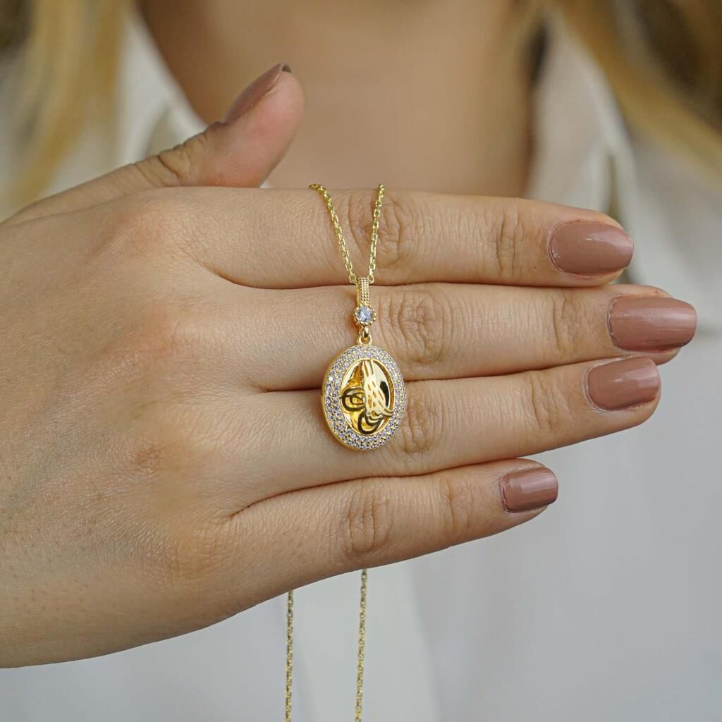 Oval Tasarımlı Tuğra Motifli Altın Kaplama 925 Ayar Gümüş Kadın Kolye
