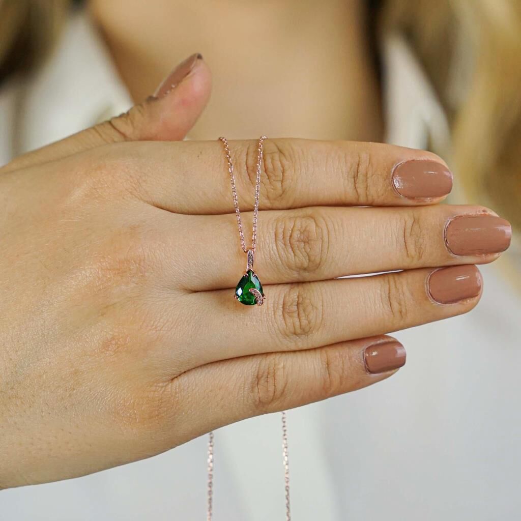 Damla Tasarımlı Zümrüt Yeşili Zirkon Taşlı 925 Ayar Gümüş Kadın Kolye Rose