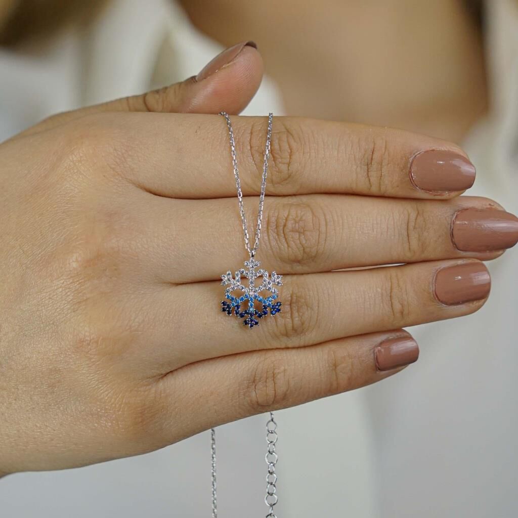 Özel Tasarım Renk Geçişli Nano Taşlı Kar Tanesi Gümüş Kolye