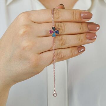 Dört Yapraklı Yonca Tasarımlı Kalp Detaylı Renkli Zirkon Taşlı 925 Ayar Gümüş Kadın Bileklik Rose