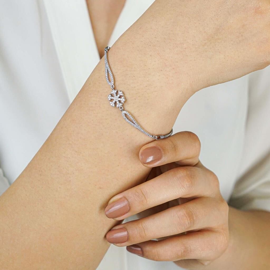 Kar Tanesi Tasarımlı Kelepçe Model 925 Ayar Gümüş Kadın Bileklik