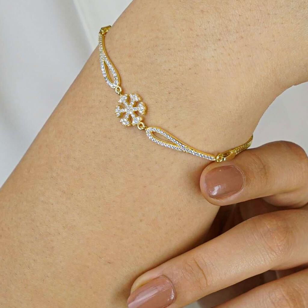 Kar Tanesi Tasarımlı Kelepçe Model Altın Kaplama 925 Ayar Gümüş Kadın Bileklik