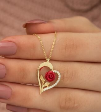 Özel Tasarım Altın Kaplama Kalp İçinde Gül Detaylı 925 Ayar Gümüş Kolye Gold Renk