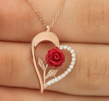 Özel Tasarım Kalp İçinde Gül Detaylı 925 Ayar Gümüş Kolye ROSE