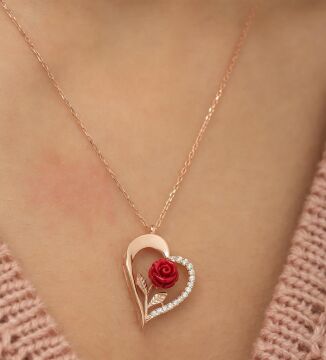 Özel Tasarım Kalp İçinde Gül Detaylı 925 Ayar Gümüş Kolye ROSE