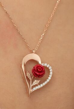 Özel Tasarım Kalp İçinde Gül Detaylı 925 Ayar Gümüş Kolye ROSE