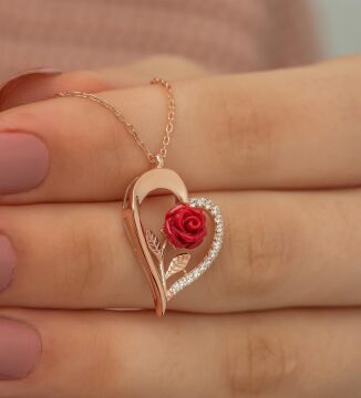 Özel Tasarım Kalp İçinde Gül Detaylı 925 Ayar Gümüş Kolye ROSE