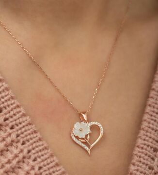 Manolya Çiçeği Kalp Tasarımlı 925 Ayar Gümüş Kolye ROSE