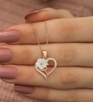 Manolya Çiçeği Kalp Tasarımlı 925 Ayar Gümüş Kolye ROSE