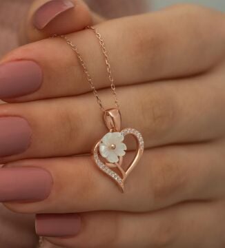 Manolya Çiçeği Kalp Tasarımlı 925 Ayar Gümüş Kolye ROSE
