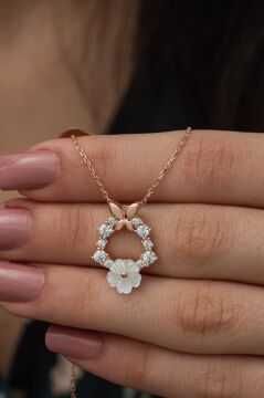 Manolya Çiçeği Kelebek Detaylı 925 Ayar Gümüş Kolye ROSE