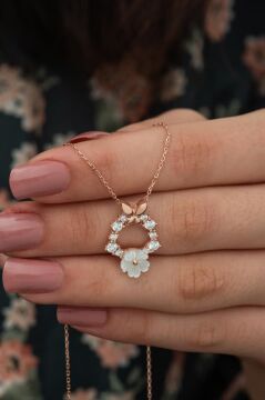 Manolya Çiçeği Kelebek Detaylı 925 Ayar Gümüş Kolye ROSE