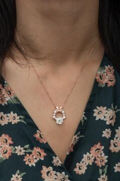 Manolya Çiçeği Kelebek Detaylı 925 Ayar Gümüş Kolye ROSE