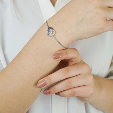 Renk Geçişli Kalp Tasarımlı Tektaş Pırlanta Detaylı 925 Ayar Gümüş Kadın Bileklik