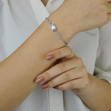 Baget Taşlı Kelepçe Model 925 Ayar Gümüş Kadın Bileklik