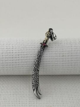 La Feta İlla Ali La Seyfe İlla Zülfikar Yazılı Kırmızı Taşlı Gümüş Kolye Ucu