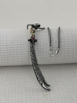 La Feta İlla Ali La Seyfe İlla Zülfikar Yazılı Kırmızı Taşlı Gümüş Kolye