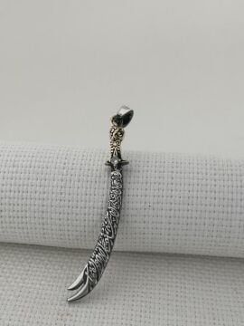 La Feta İlla Ali La Seyfe İlla Zülfikar Yazılı Beyaz Taşlı Gümüş Kolye Ucu