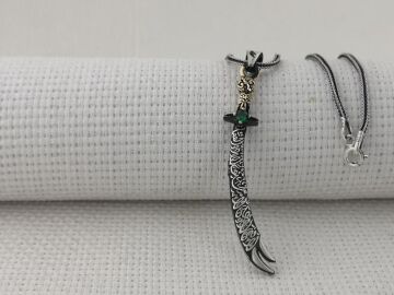 La Feta İlla Ali La Seyfe İlla Zülfikar Yazılı Yeşil Taşlı Gümüş Kolye