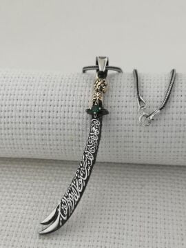 La Feta İlla Ali La Seyfe İlla Zülfikar Yazılı Yeşil Taşlı 925 Ayar Gümüş Kolye