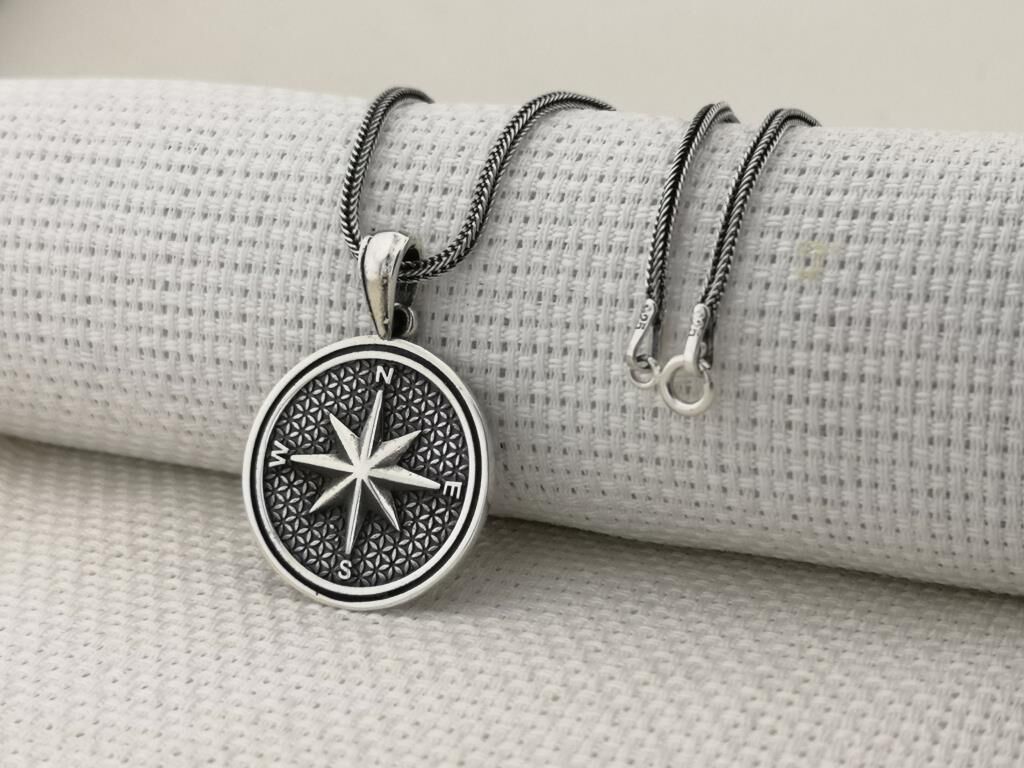 Yuvarlak Pusula Tasarımlı 925 Ayar Gümüş Kolye